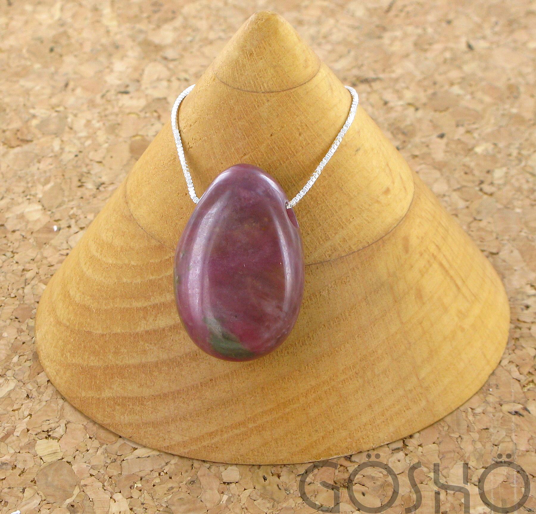 Pendentif GÖSHÖ en pierre naturelle sur chaîne argentée